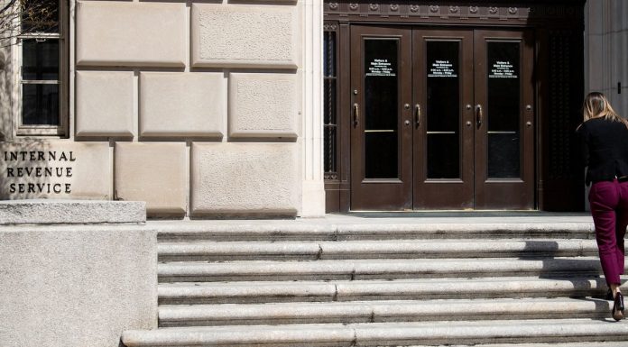 Feds Seize $1 Billion in Stolen Silk Road Bitcoins