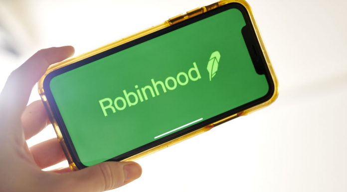 People are furious with Robinhood but they keep downloading it