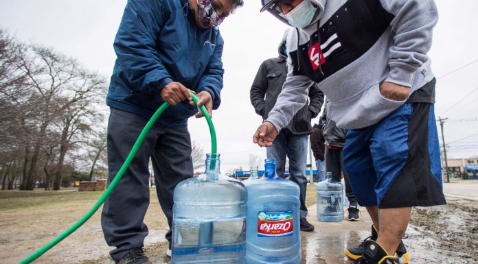 The government failed Texans—so people on the internet stepped in