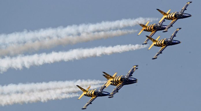 AI Could Enable ‘Swarm Warfare’ for Tomorrow’s Fighter Jets