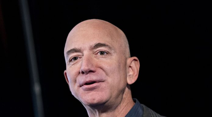 Jeff Bezos says 94% of Amazon workers would recommend their job to a friend. Amazon workers say that stat is unreliable.