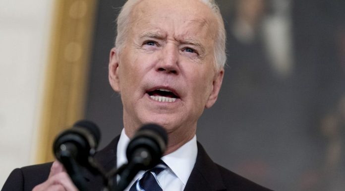 There’s a gig-worker-sized hole in Biden’s vaccine mandate plan