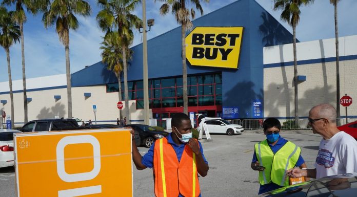 Supply chain havoc is getting worse — just in time for holiday shopping
