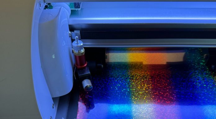 Cricut Explore 5 vs. Siser Romeo: Choosing the Right Smart Cutting Machine (2026)